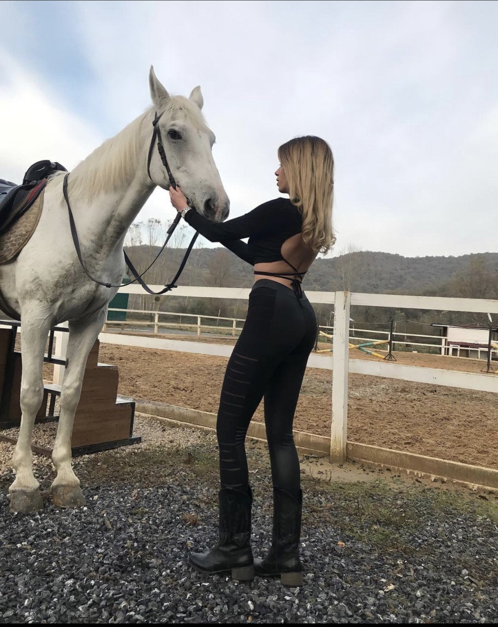 Long-sleeved tops - Open backs with laces